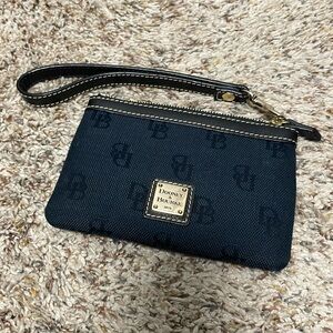 Dooney & Bourke Wristlet in Black